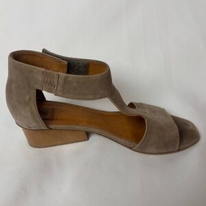 Coclico Ollie T-Strap Taupe Suede Block Heel Sandal 8-8.5 38.5 Open Toe